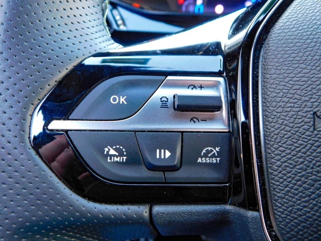 Fahrzeugabbildung Peugeot 408 Plug-in-Hybrid 225 GT Matrix-LED 360 Kamera