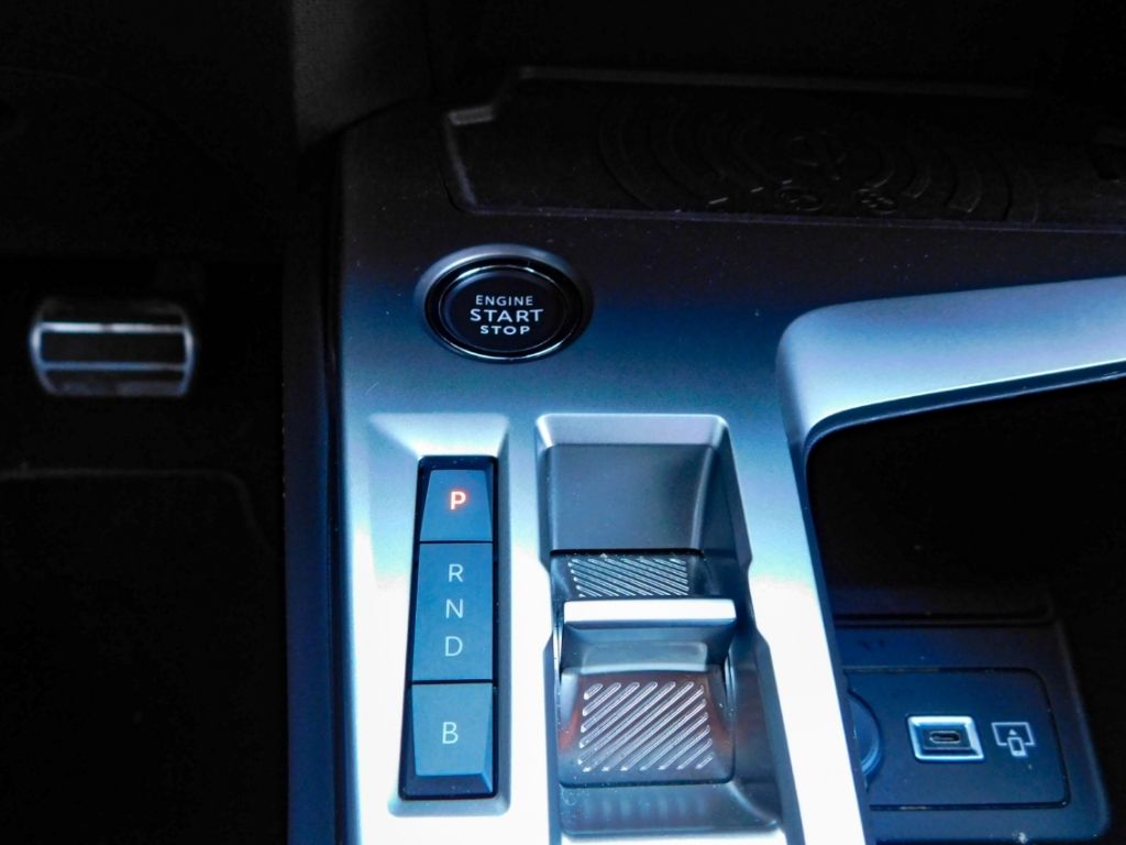 Fahrzeugabbildung Peugeot 408 Plug-in-Hybrid 225 GT Matrix-LED 360 Kamera