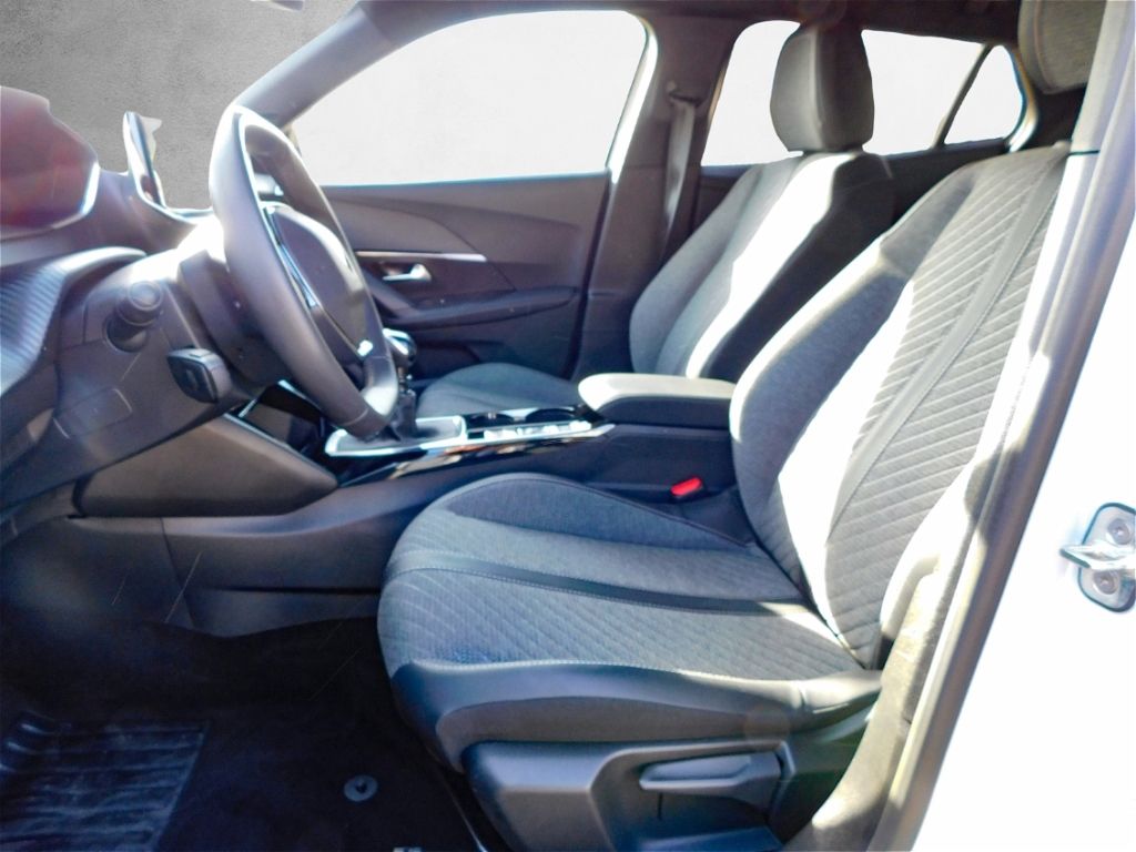 Fahrzeugabbildung Peugeot 2008 Navi 360° Kamera Sitz-Hzg Ganzjahresreifen