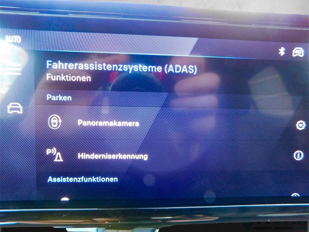 Fahrzeugabbildung Peugeot 2008 Navi 360° Kamera Sitz-Hzg Ganzjahresreifen