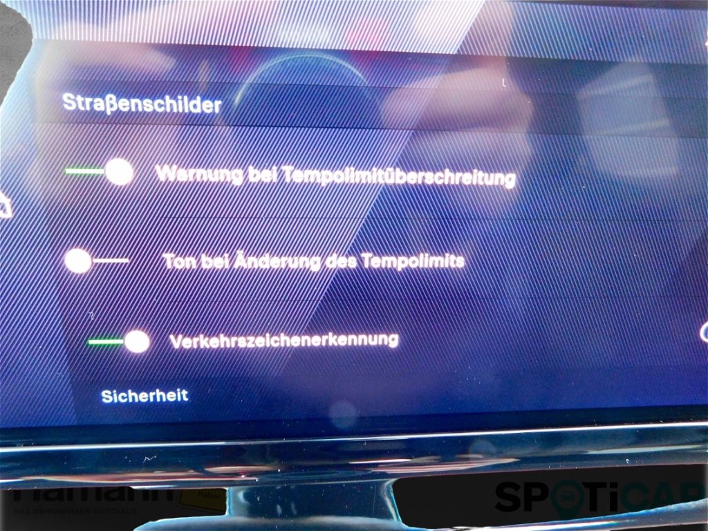 Fahrzeugabbildung Peugeot 2008 Navi 360° Kamera Sitz-Hzg Ganzjahresreifen