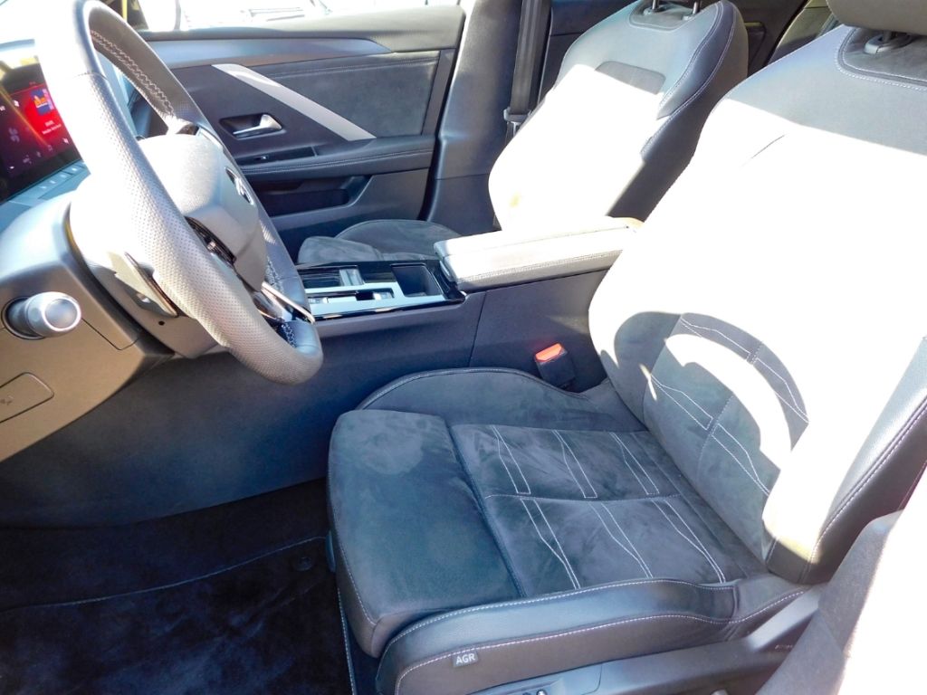 Fahrzeugabbildung Opel Astra L Automatik Ultimate  AHK Panorama Headup