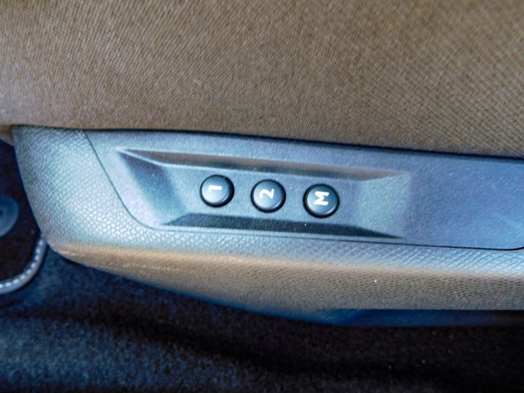 Fahrzeugabbildung Opel Astra L Automatik Ultimate  AHK Panorama Headup