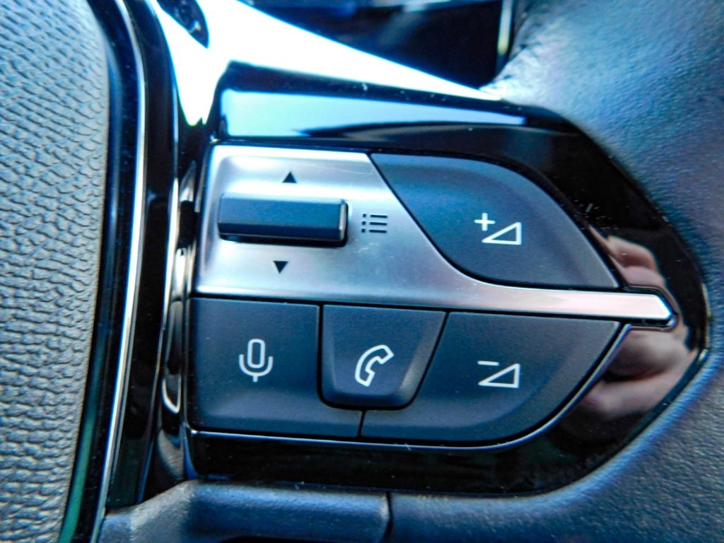 Fahrzeugabbildung Peugeot 308 SW Allure Navi Sitz-Hzg Carplay Ganzjahresre