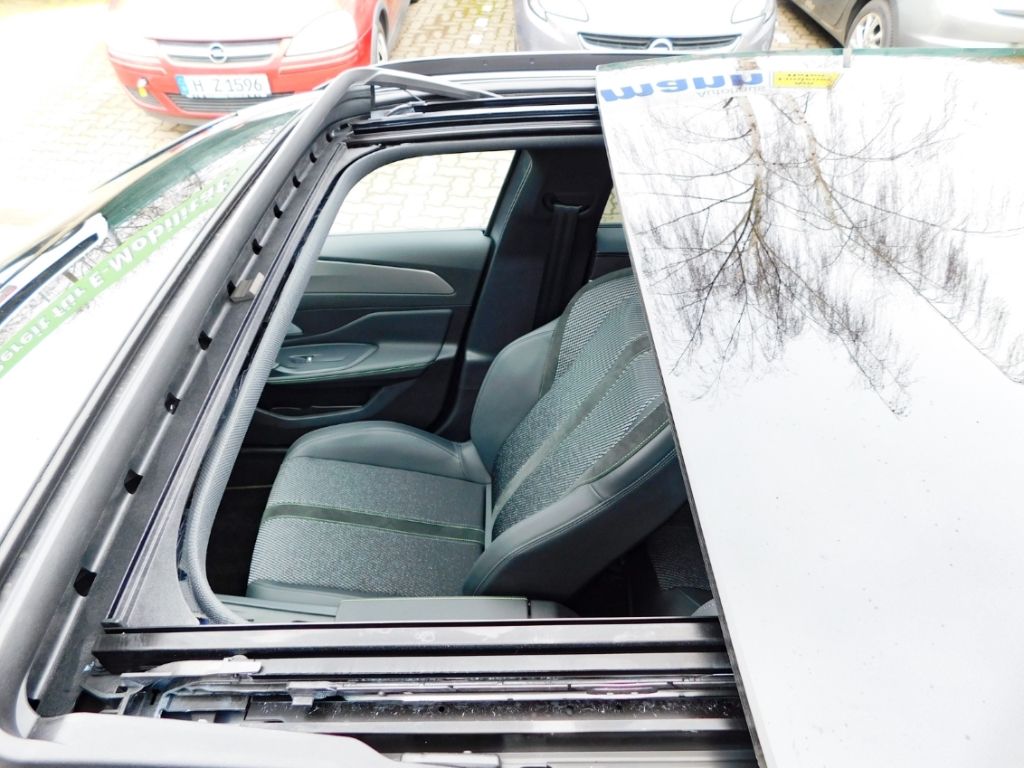 Fahrzeugabbildung Peugeot 308 SW GT Diesel 360° Kamera Automatik Ganzjahre