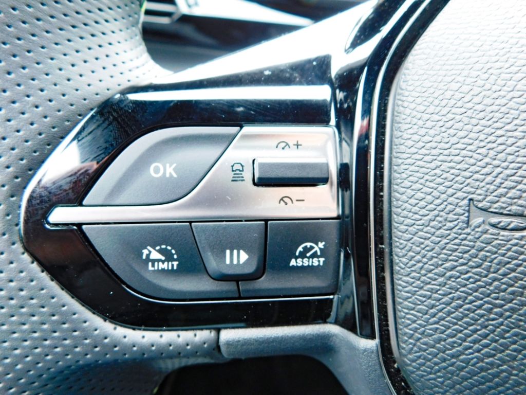 Fahrzeugabbildung Peugeot 308 SW GT Diesel 360° Kamera Automatik Ganzjahre