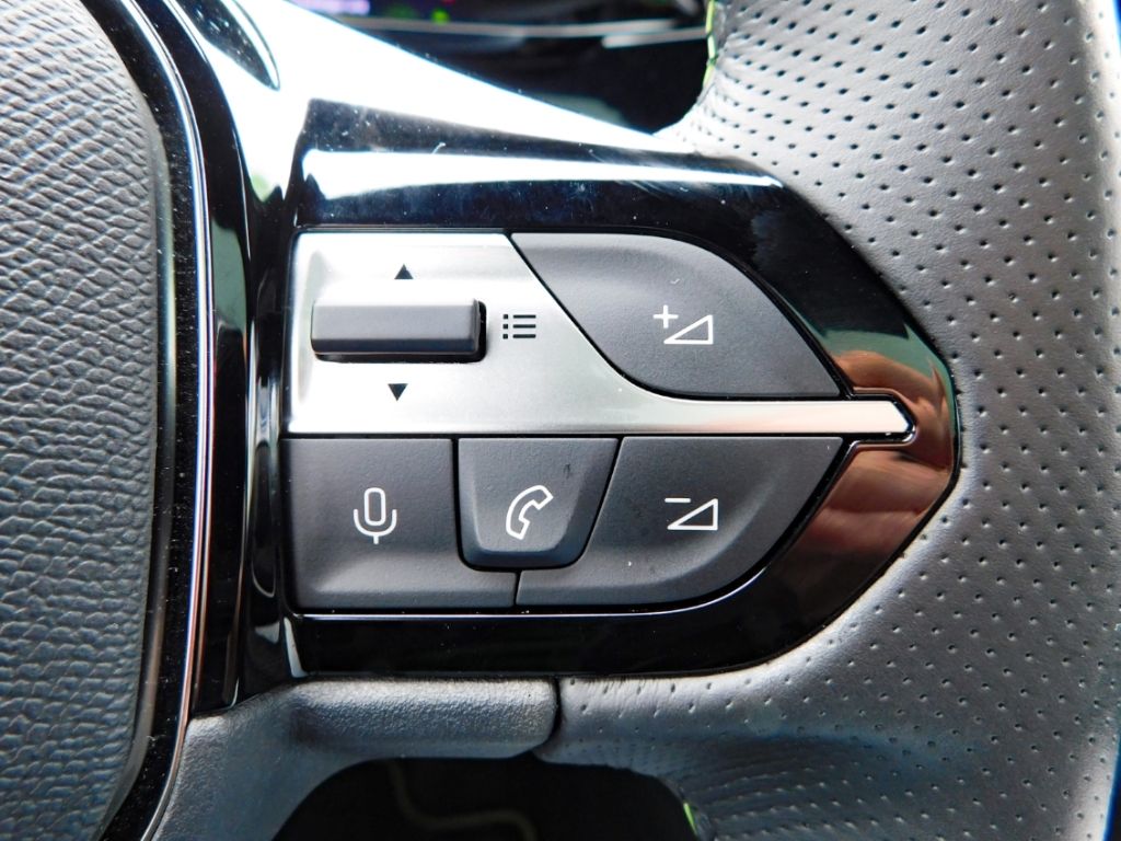 Fahrzeugabbildung Peugeot 308 SW GT Diesel 360° Kamera Automatik Ganzjahre