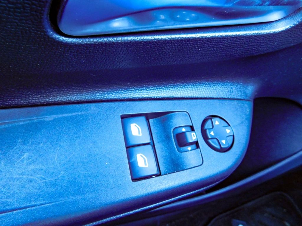 Fahrzeugabbildung Opel Corsa-e Edition Sitz-Hzg Rückfahrkamera