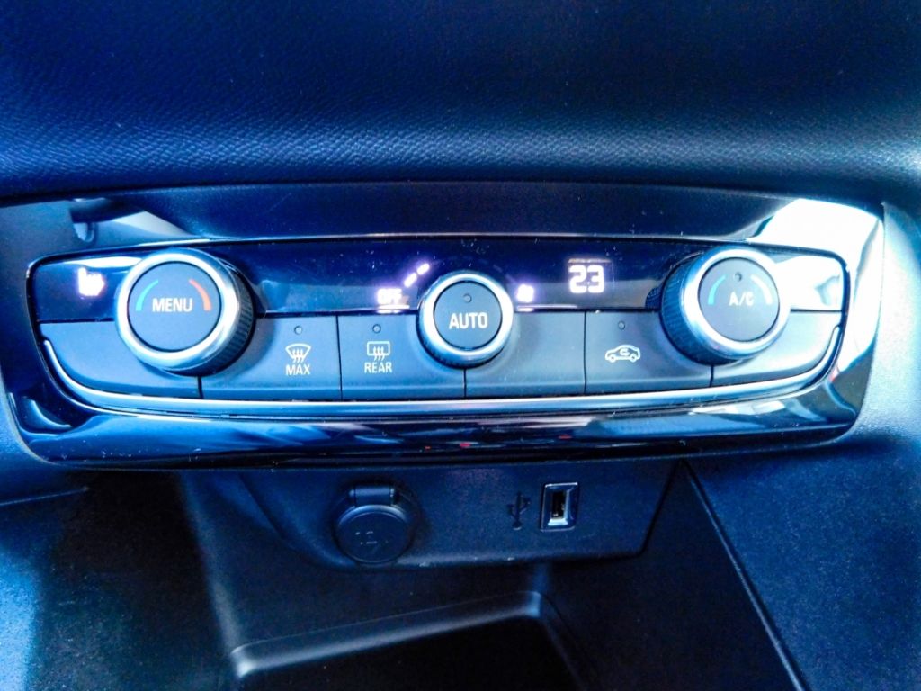 Fahrzeugabbildung Opel Corsa-e Edition Sitz-Hzg Rückfahrkamera