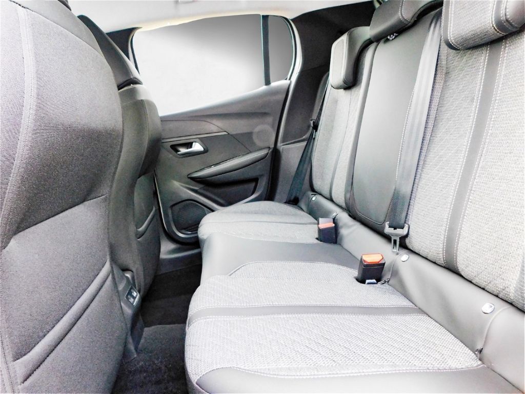 Fahrzeugabbildung Peugeot 208 Hybrid 100 Allure Rückfahrkamera Allwetterre