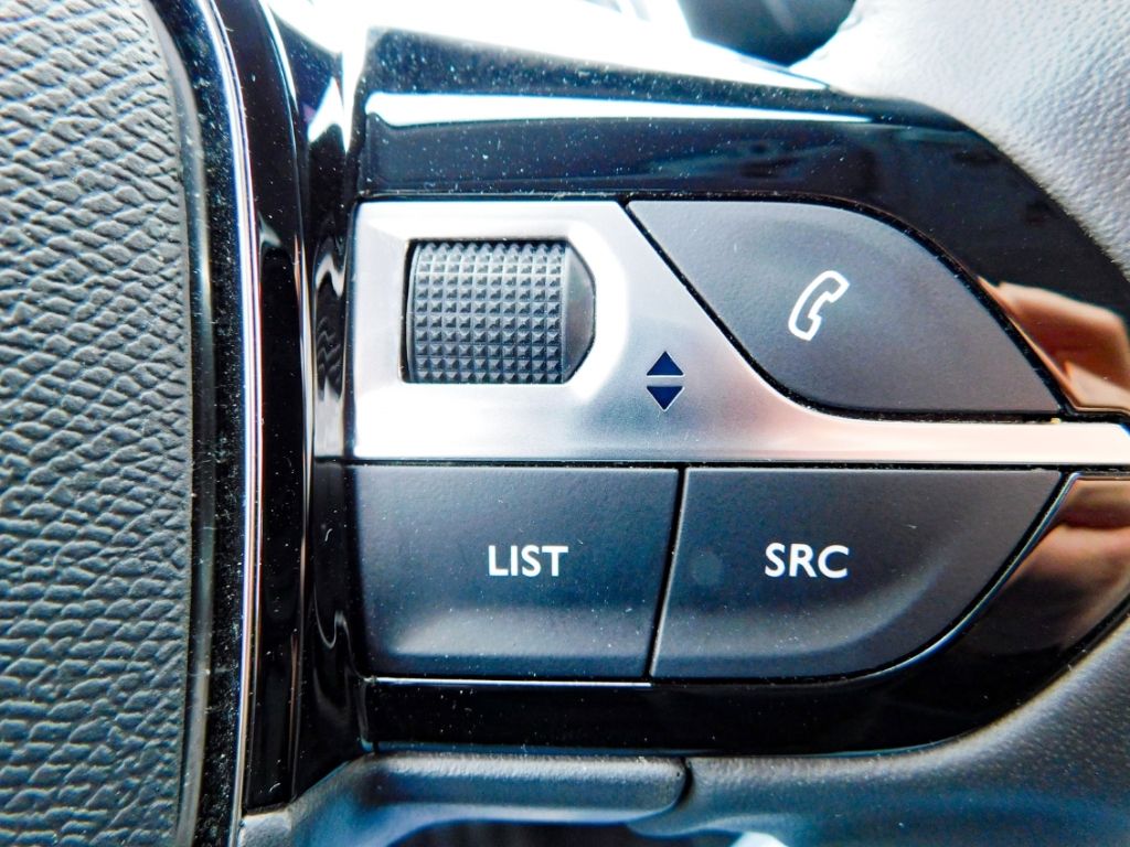 Fahrzeugabbildung Peugeot 208 Hybrid 100 Allure Rückfahrkamera Allwetterre