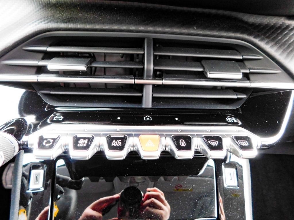 Fahrzeugabbildung Peugeot 208 Hybrid 100 Allure Rückfahrkamera Allwetterre