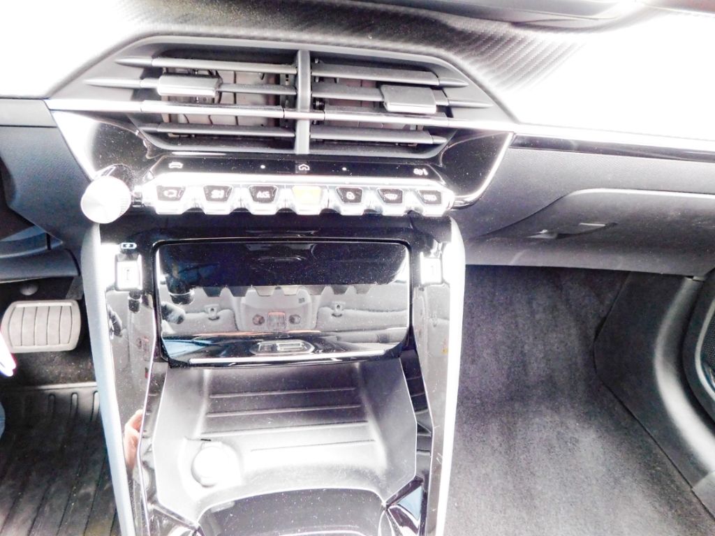 Fahrzeugabbildung Peugeot 208 Hybrid 100 Allure Rückfahrkamera Allwetterre