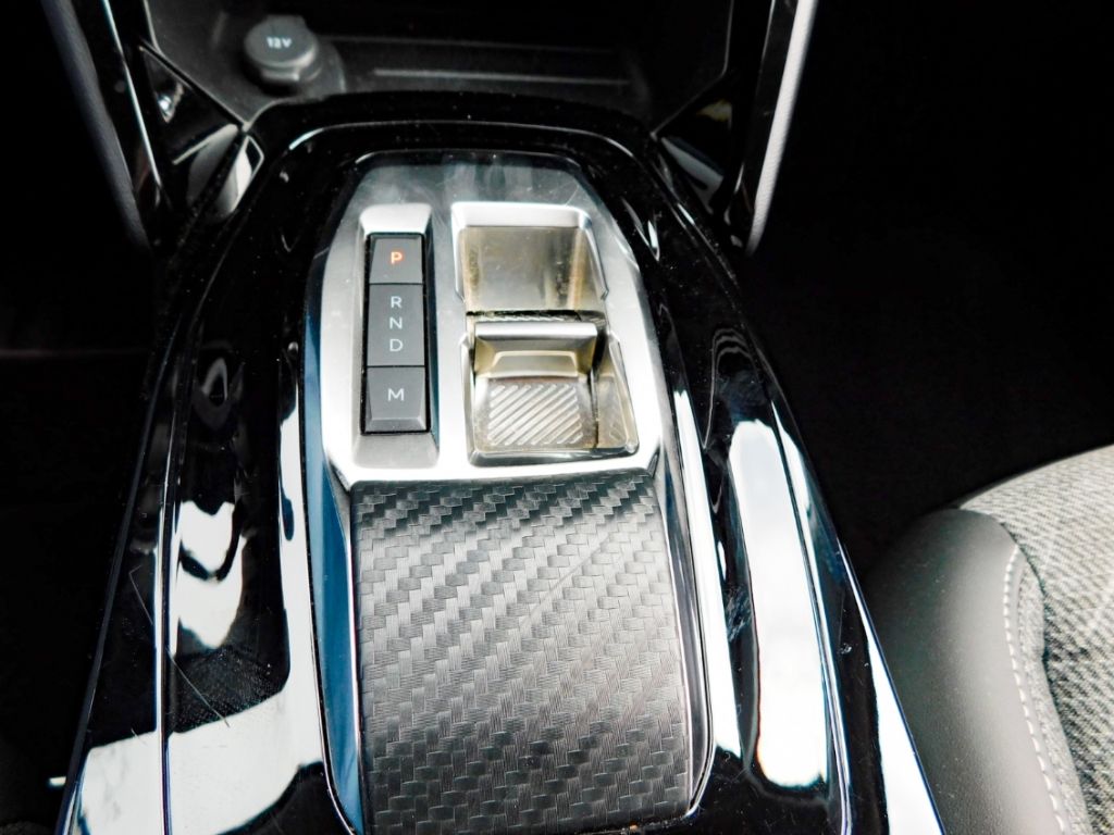 Fahrzeugabbildung Peugeot 208 Hybrid 100 Allure Rückfahrkamera Allwetterre