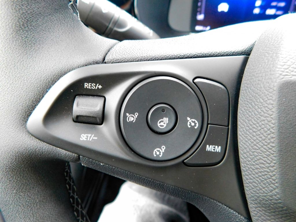 Fahrzeugabbildung Opel Corsa F GS 1.2 Turbo Navi LED 2x Kamera Sitz-Hzg