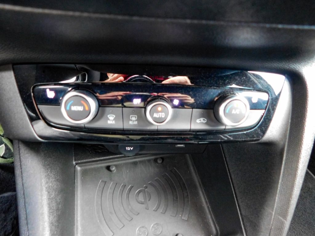 Fahrzeugabbildung Opel Corsa F GS 1.2 Turbo Navi LED 2x Kamera Sitz-Hzg