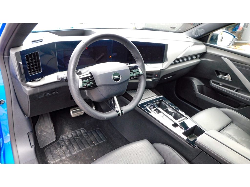 Fahrzeugabbildung Opel Astra L ST Automatik Ultimate  Panoramadach Lede