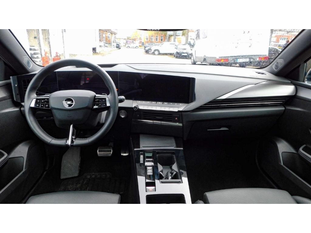 Fahrzeugabbildung Opel Astra L ST Automatik Ultimate  Panoramadach Lede