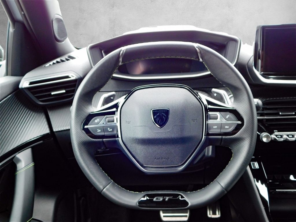 Fahrzeugabbildung Peugeot 2008 Hybrid 136 GT 2x Kamera ACC Navi Ganzjahres
