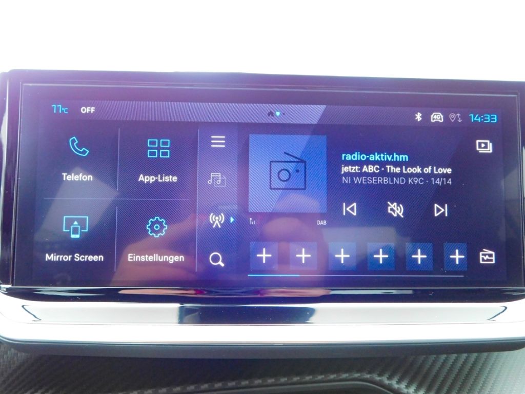 Fahrzeugabbildung Peugeot 2008 Hybrid 136 GT 2x Kamera ACC Navi Ganzjahres