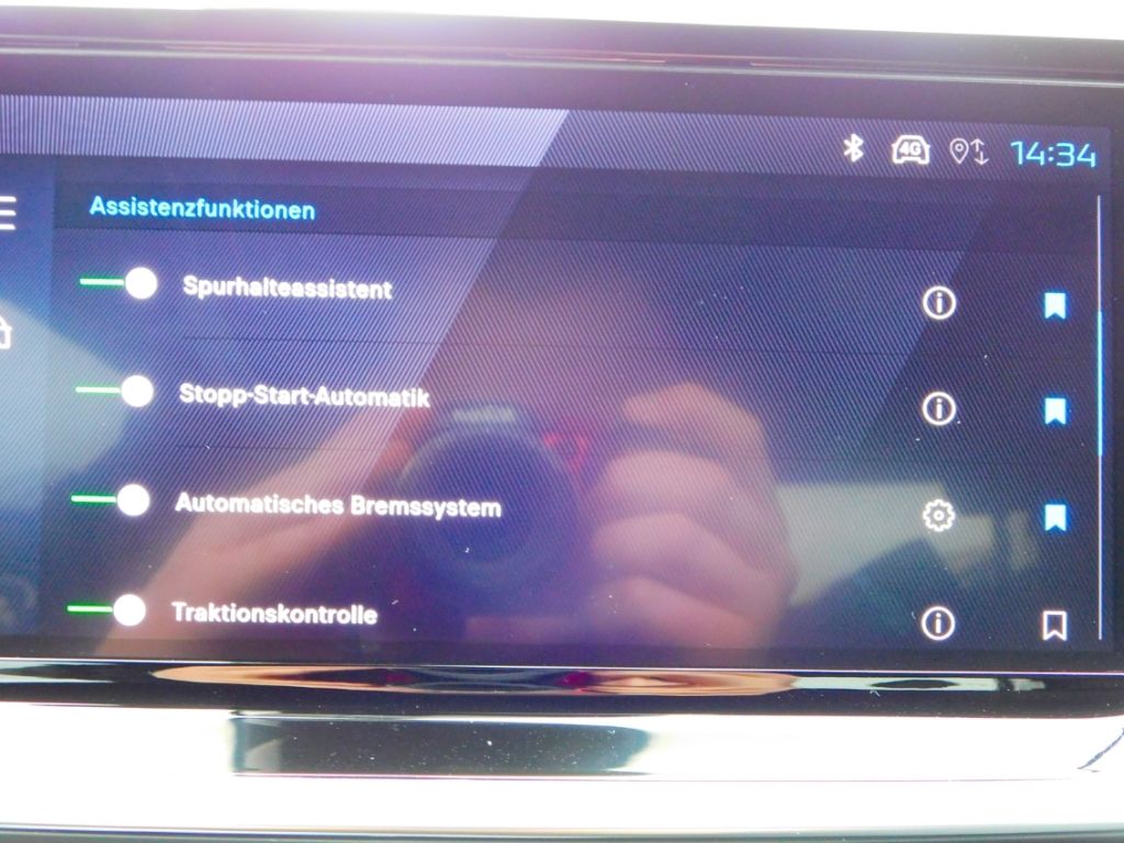 Fahrzeugabbildung Peugeot 2008 Hybrid 136 GT 2x Kamera ACC Navi Ganzjahres