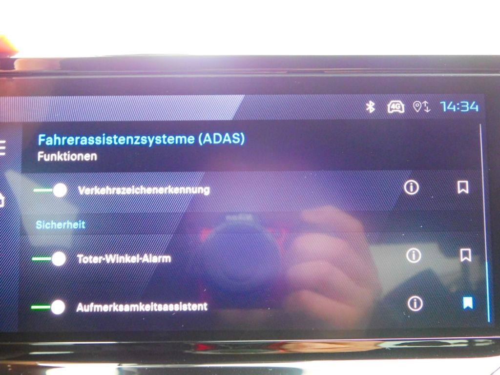 Fahrzeugabbildung Peugeot 2008 Hybrid 136 GT 2x Kamera ACC Navi Ganzjahres