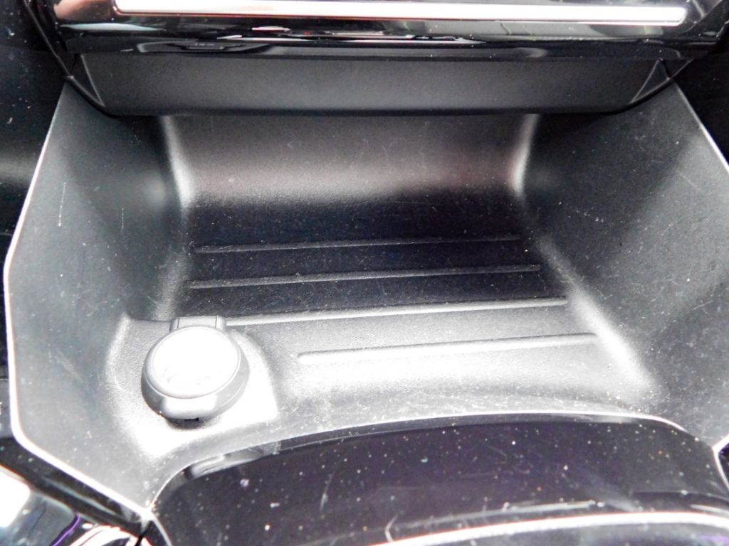 Fahrzeugabbildung Peugeot 2008 Hybrid 136 GT 2x Kamera ACC Navi Ganzjahres