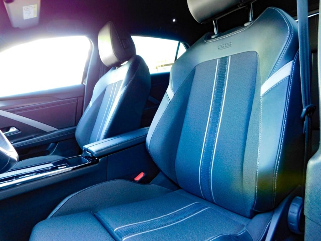 Fahrzeugabbildung Opel Astra L GS Plug-in-Hybrid 2xKamera Navi Sommer&W