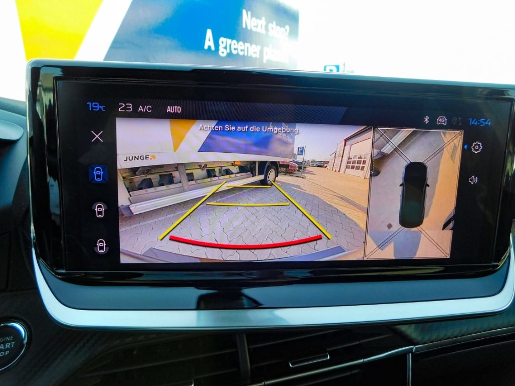 Fahrzeugabbildung Peugeot 2008 Hybrid 136 GT 2x Kamera ACC Navi Ganzjahres