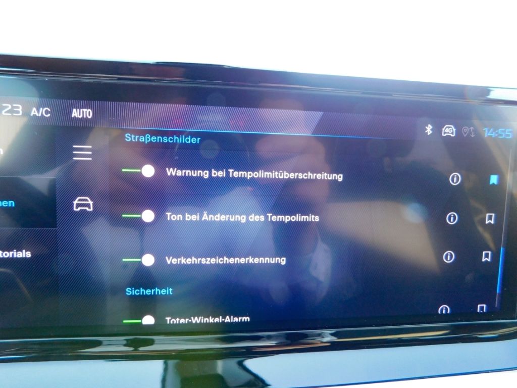 Fahrzeugabbildung Peugeot 2008 Hybrid 136 GT 2x Kamera ACC Navi Ganzjahres