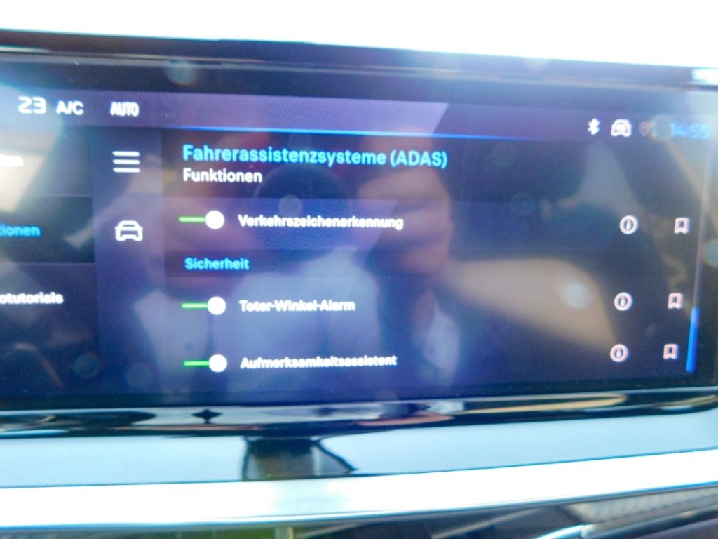 Fahrzeugabbildung Peugeot 2008 Hybrid 136 GT 2x Kamera ACC Navi Ganzjahres