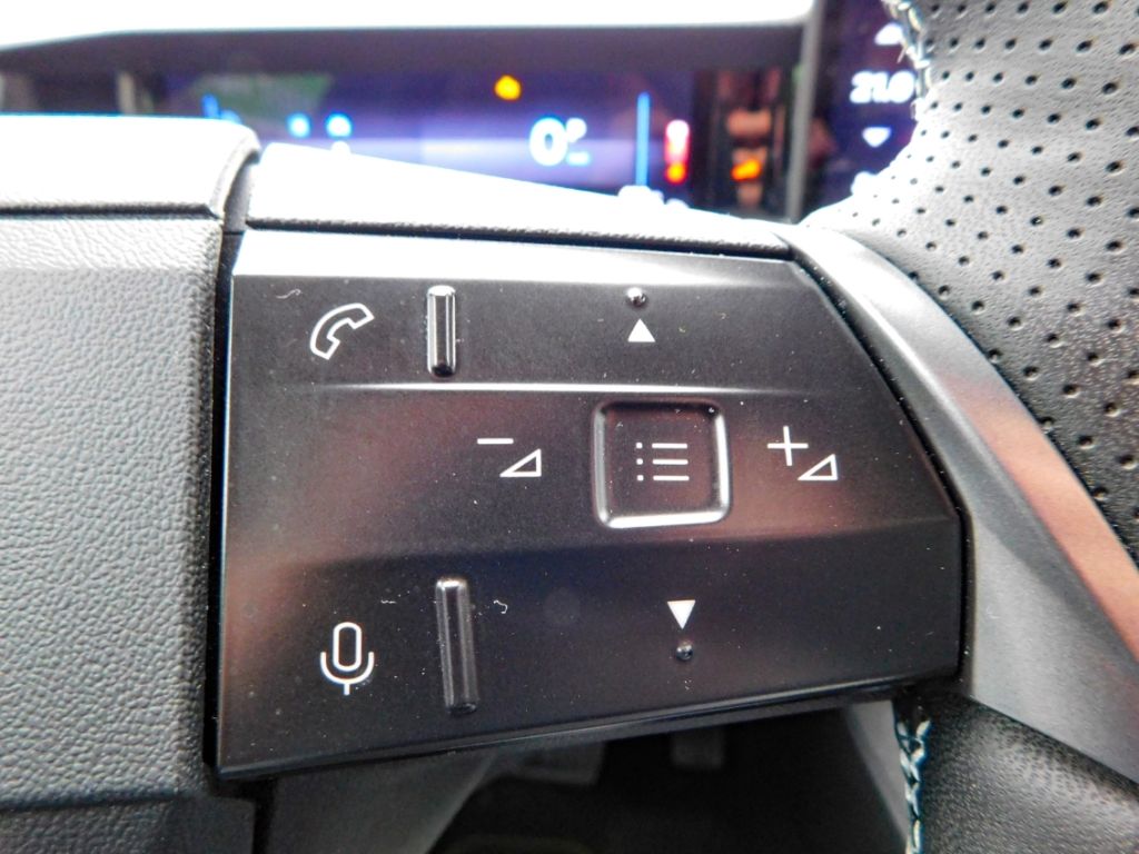 Fahrzeugabbildung Opel Grandland 1.2 GS 48V Mild-Hybrid LED Multimedia