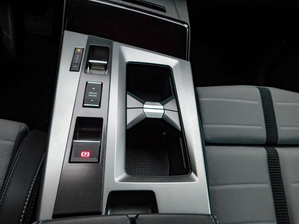 Fahrzeugabbildung Opel Grandland 1.2 GS 48V Mild-Hybrid LED Multimedia