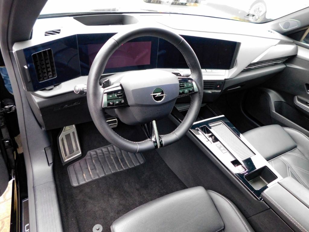 Fahrzeugabbildung Opel Astra L ST Automatik Ultimate  Panoramadach Lede