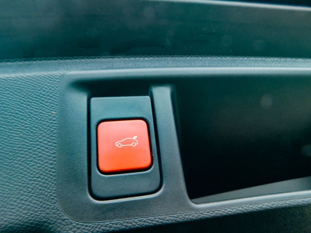 Fahrzeugabbildung Opel Astra L ST Automatik Ultimate  Panoramadach Lede