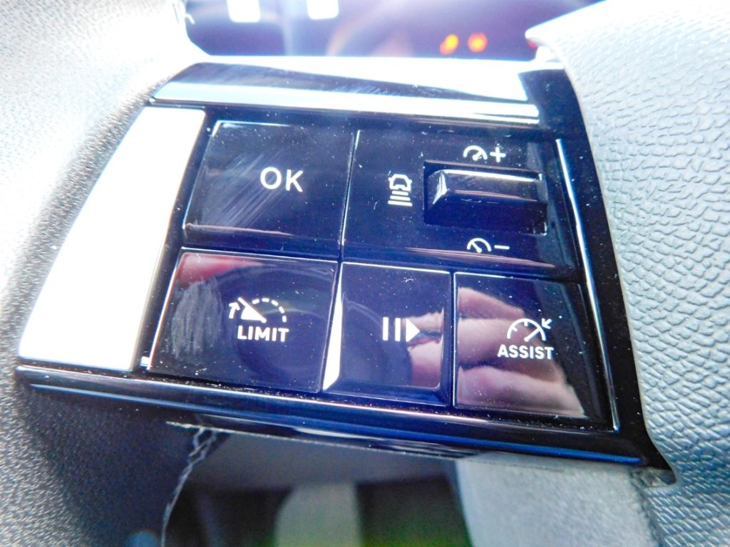 Fahrzeugabbildung Opel Astra L Sports Tourer Electric GS Pixel-LED Sitz