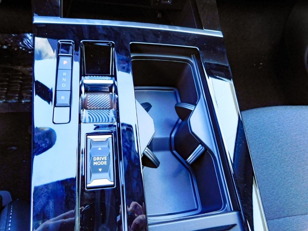 Fahrzeugabbildung Opel Astra L Sports Tourer Electric GS Pixel-LED Sitz