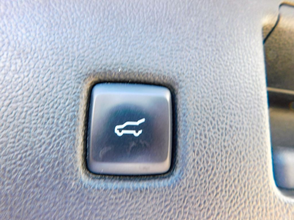 Fahrzeugabbildung Ford Kuga Plug-In Hybrid ST-Line AHK Winterpaket Ganz