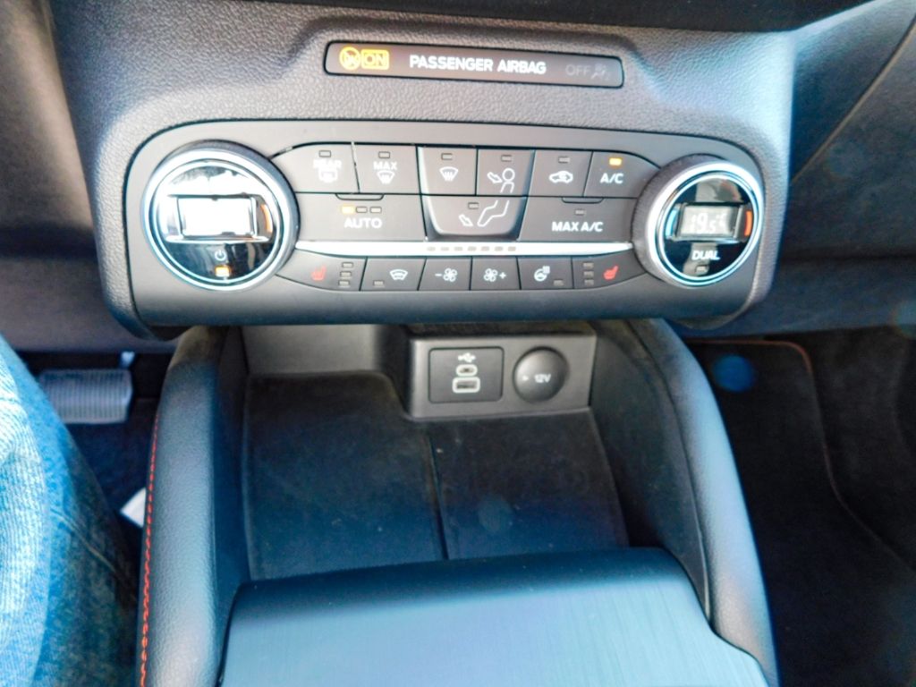 Fahrzeugabbildung Ford Kuga Plug-In Hybrid ST-Line AHK Winterpaket Ganz