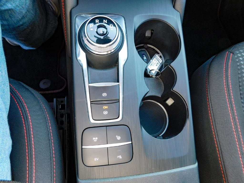 Fahrzeugabbildung Ford Kuga Plug-In Hybrid ST-Line AHK Winterpaket Ganz