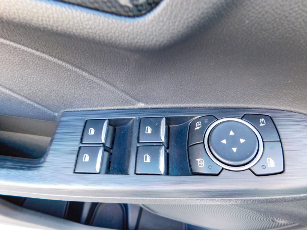 Fahrzeugabbildung Ford Kuga Plug-In Hybrid ST-Line AHK Winterpaket Ganz