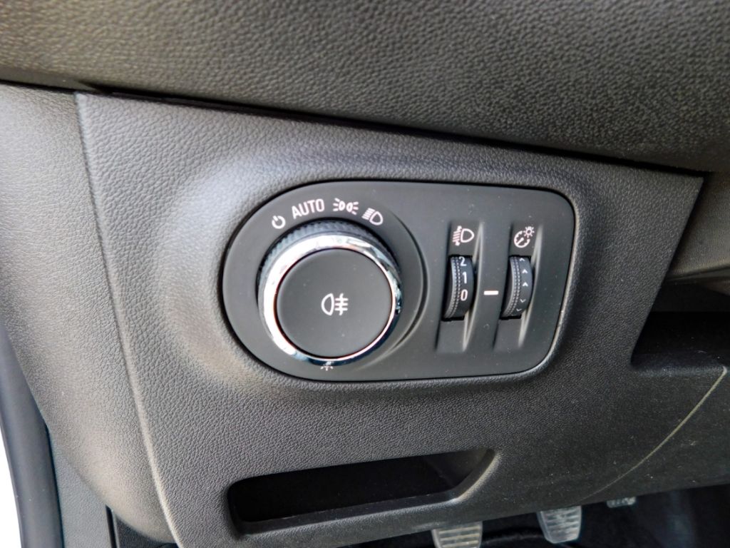 Fahrzeugabbildung Opel Adam Rocks 1,4 Sitz-Hzg AFL+Licht Apple Car-Play