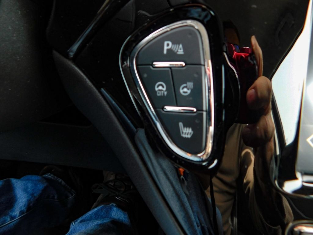 Fahrzeugabbildung Opel Adam Rocks 1,4 Sitz-Hzg AFL+Licht Apple Car-Play
