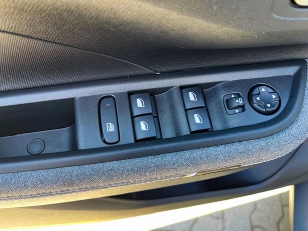 Fahrzeugabbildung Opel Frontera Ultimate 1.2 Mild-Hybrid Navi 2x Kamera