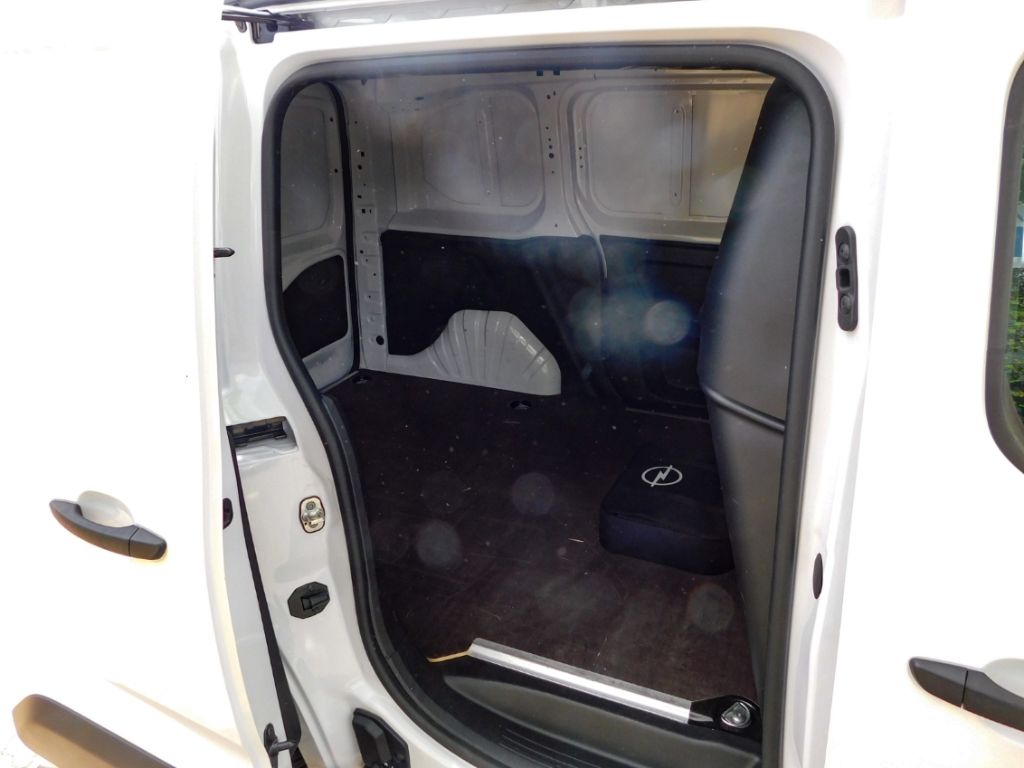 Fahrzeugabbildung Opel Combo E Cargo - e Edition 11kw Charger Apple-Car