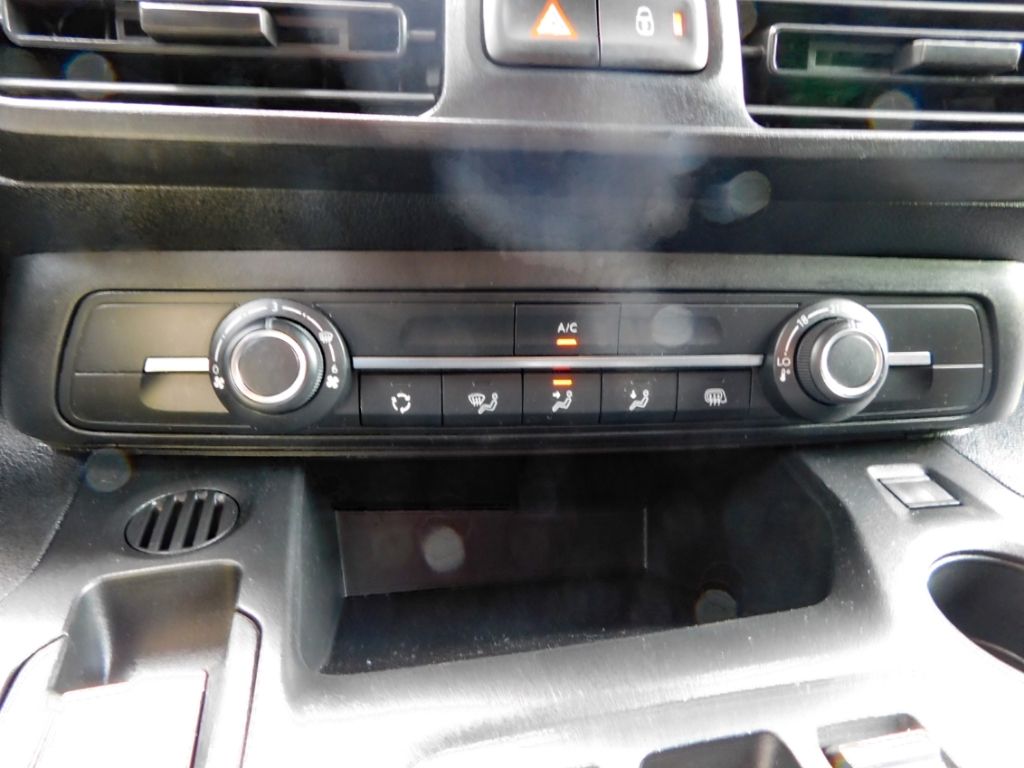 Fahrzeugabbildung Opel Combo E Cargo - e Edition 11kw Charger Apple-Car