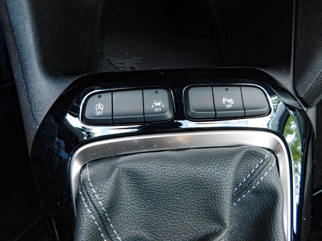 Fahrzeugabbildung Opel Corsa F Edition 1.2 Turbo Kamera Sitzhzg Ganzjah