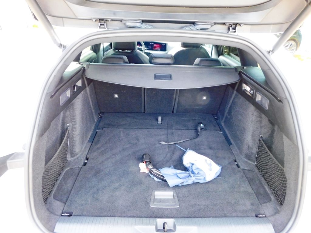 Fahrzeugabbildung Opel Astra L ST Automatik AHK  Panoramadach Head-Up