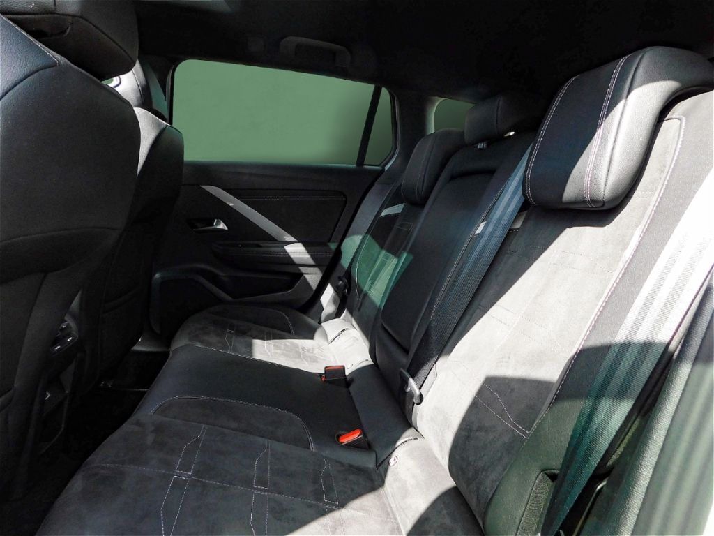 Fahrzeugabbildung Opel Astra L ST Automatik AHK  Panoramadach Head-Up