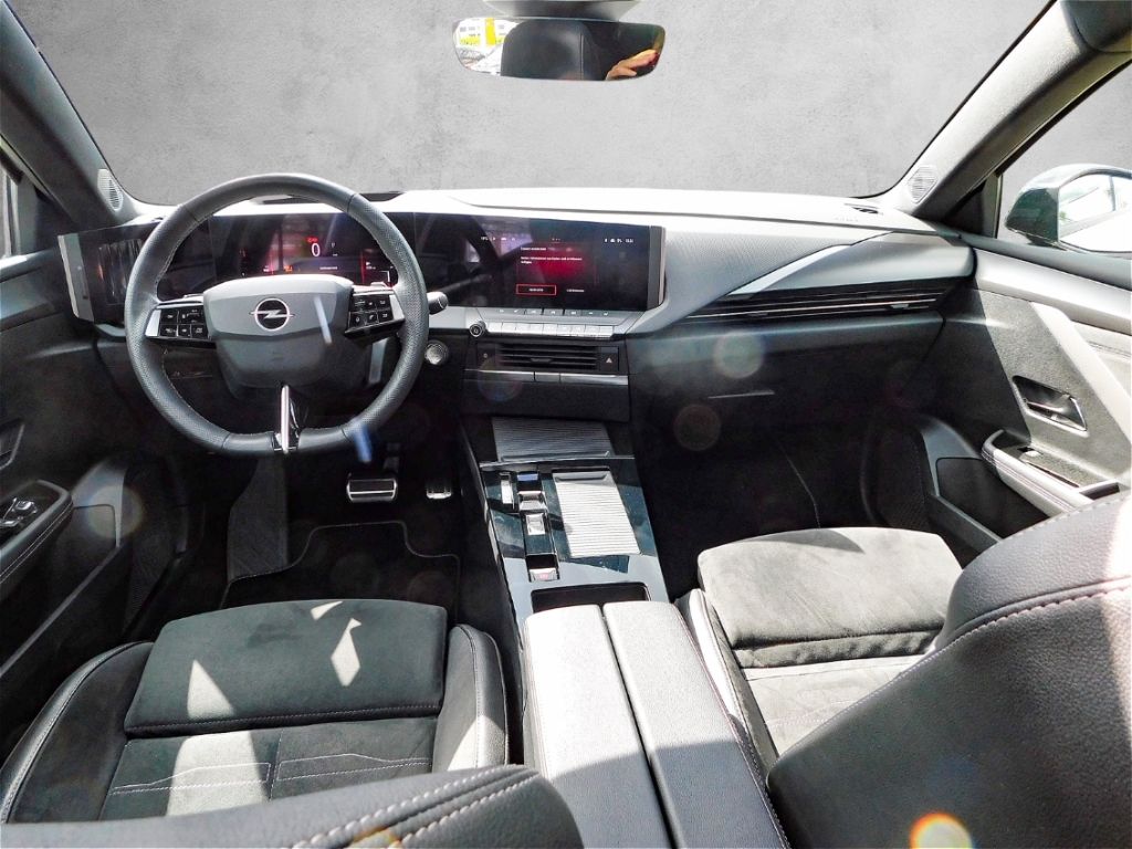 Fahrzeugabbildung Opel Astra L ST Automatik AHK  Panoramadach Head-Up